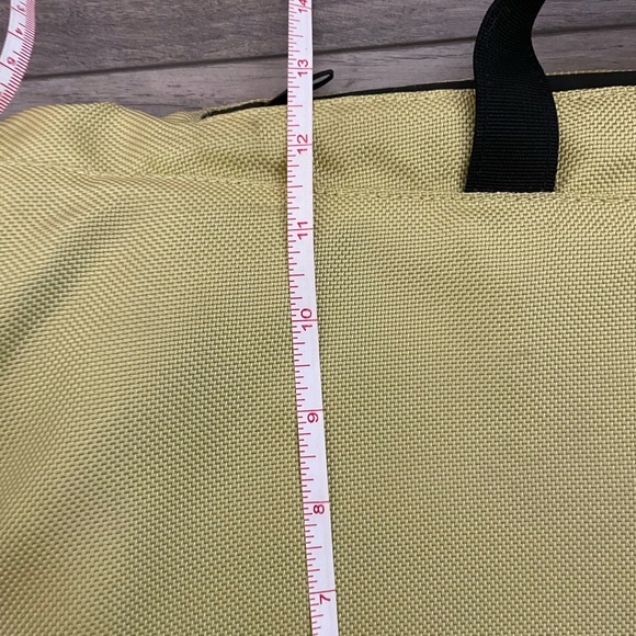 PATAGONIA- Half Mass Messenger Sling Bag Laptop Crossbody- vintage - Picture 7 of 8